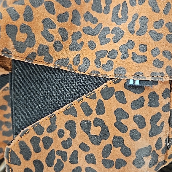 Toms Leopard Print Wedge multiple sizes - Picture 2 of 3